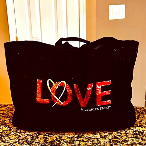 Victoria Secret Gorgeous Big Travel Detailed Bag. Carry everything with you. - Picture 7 of 7